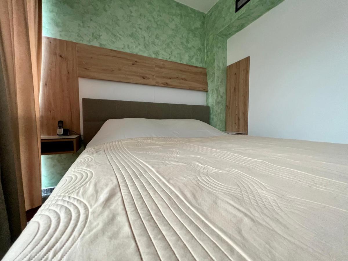 Brkic Airport - Free Parking Hotel