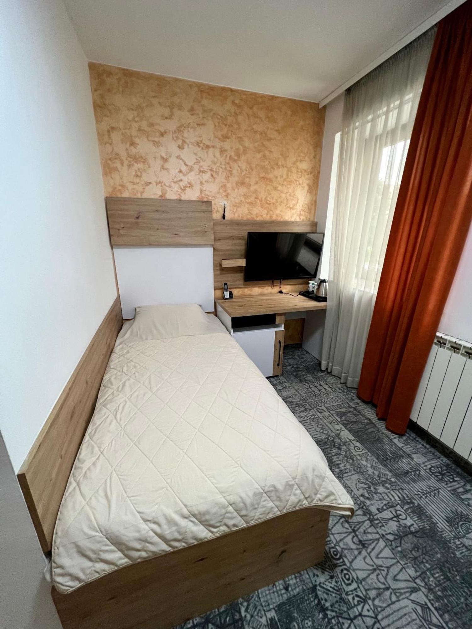 Hotel Brkic Airport - Free Parking